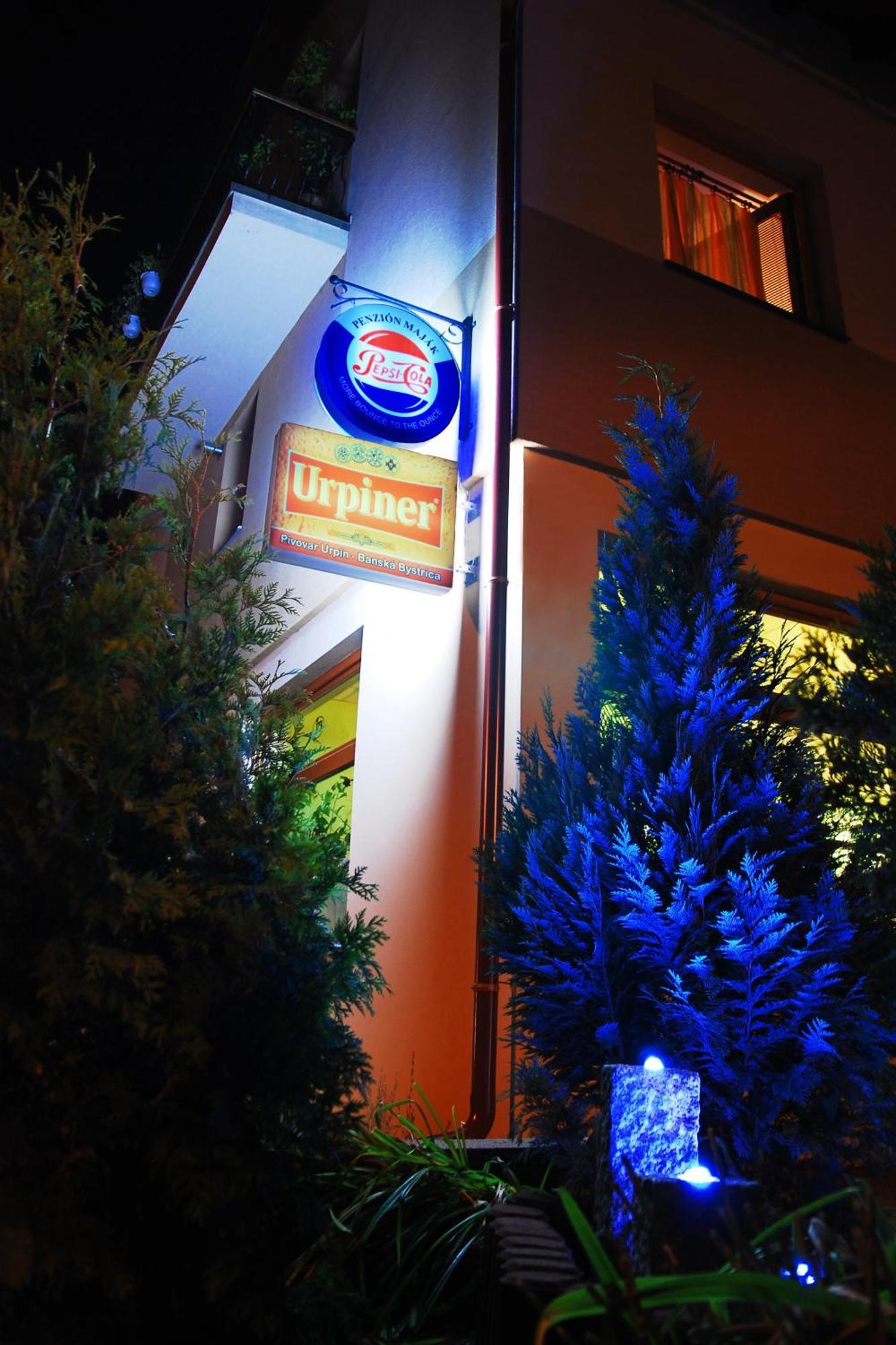 Penzion Majak Banská Bystrica Extérieur photo