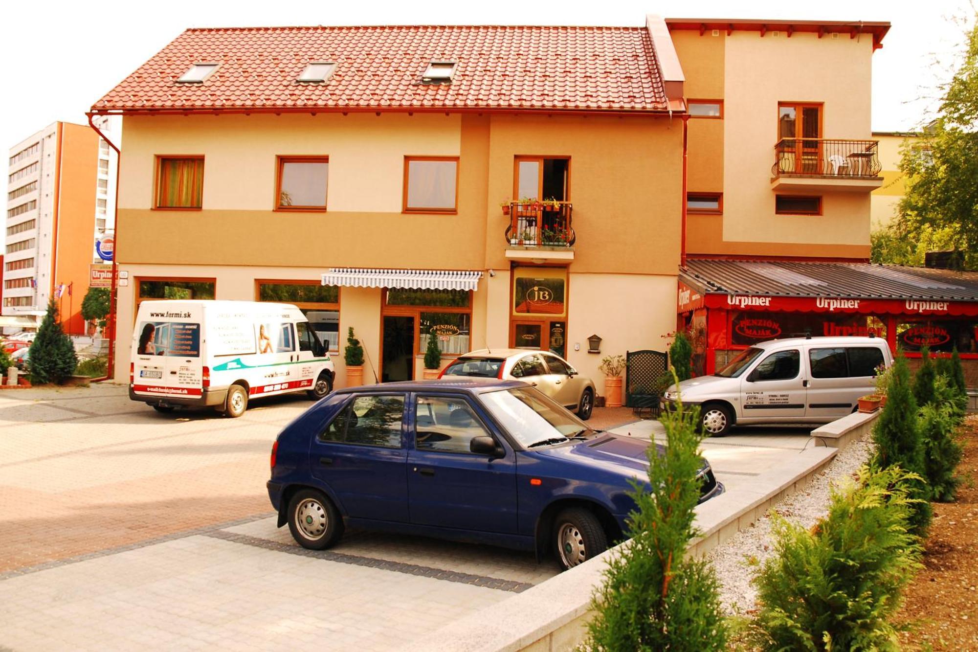 Penzion Majak Banská Bystrica Extérieur photo
