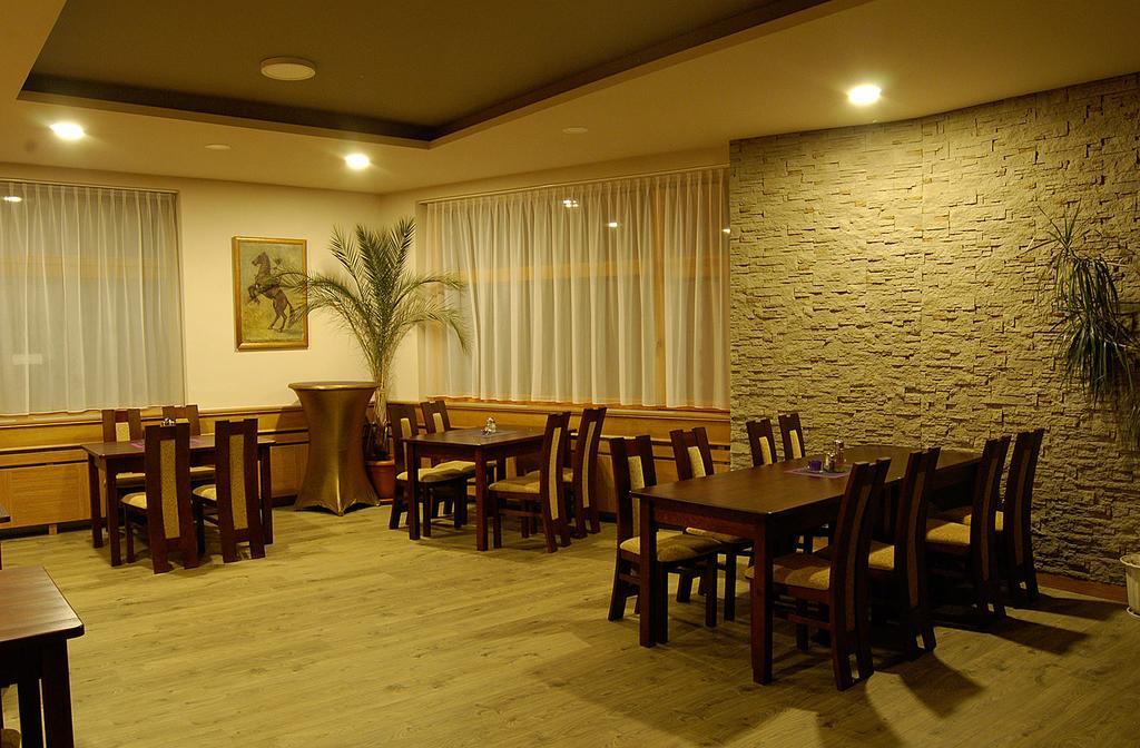 Penzion Majak Banská Bystrica Extérieur photo