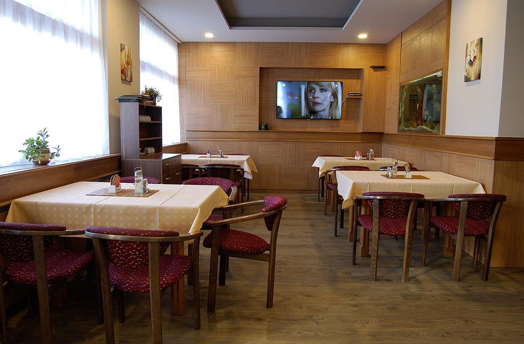 Penzion Majak Banská Bystrica Extérieur photo